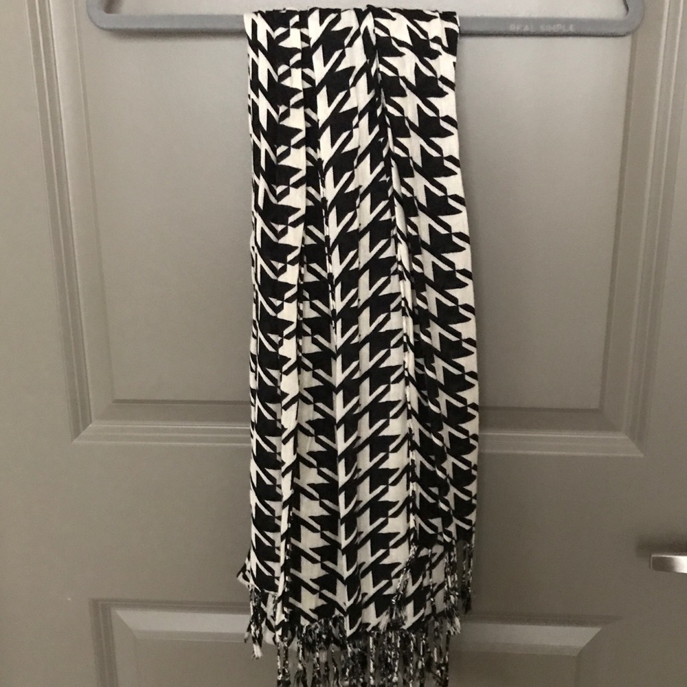 Spartina Houndstooth Scarf